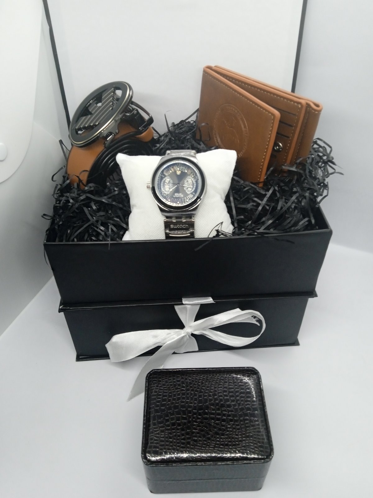 Pack 18: Montre Swatch + Ceinture + Portefeuille+décoration cadeau 
